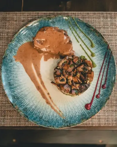 Restaurant de top din Bușteni: la pachet, cu livrare